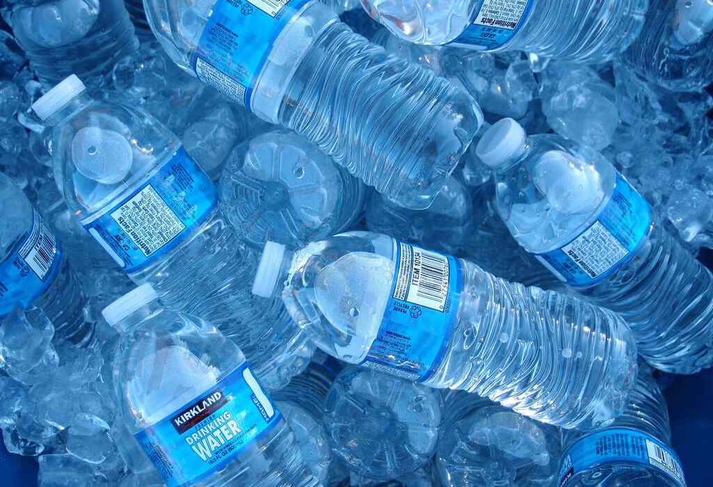 9 dangers that hide in bottled water